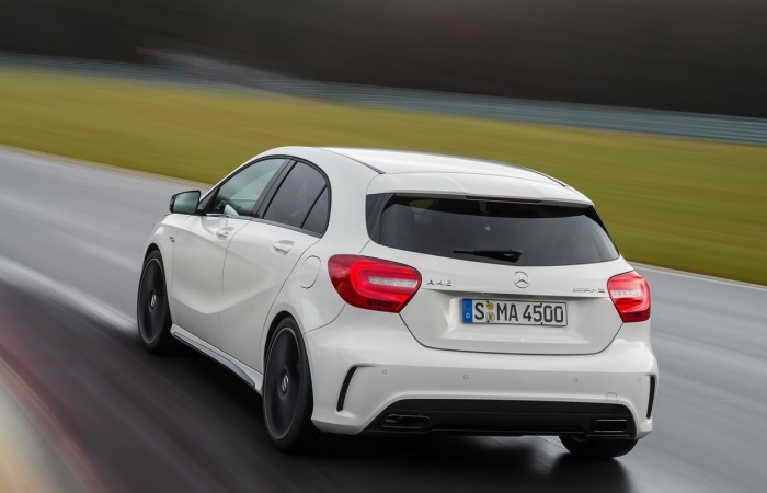 A fabricação do A45 AMG por aqui, porém, é improvável. Por mais que o Mercedes Classe A e CLA sejam produzidos em solo nacional, a manufatura dos modelos A...